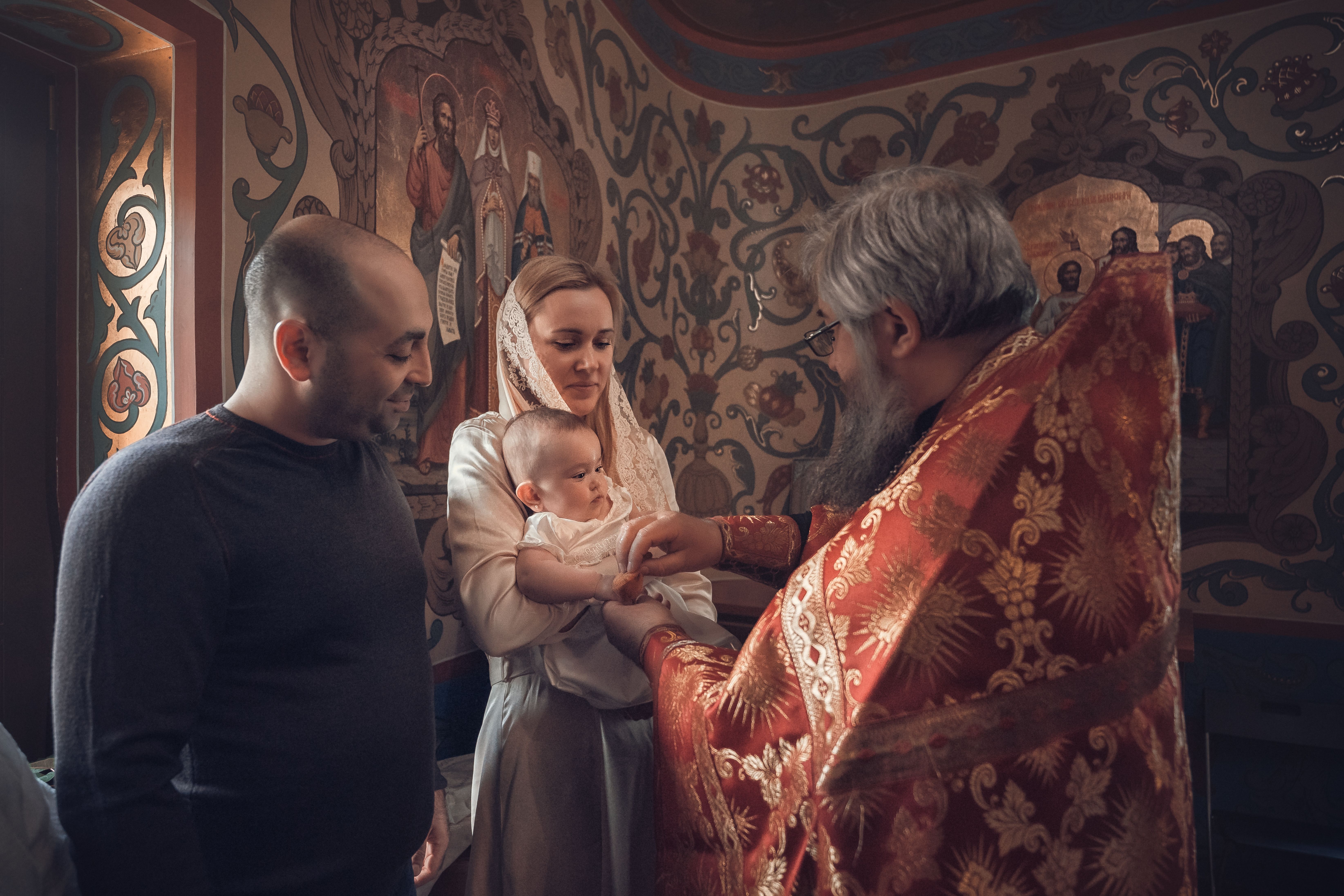 Омовение святого миро на таинстве крещения