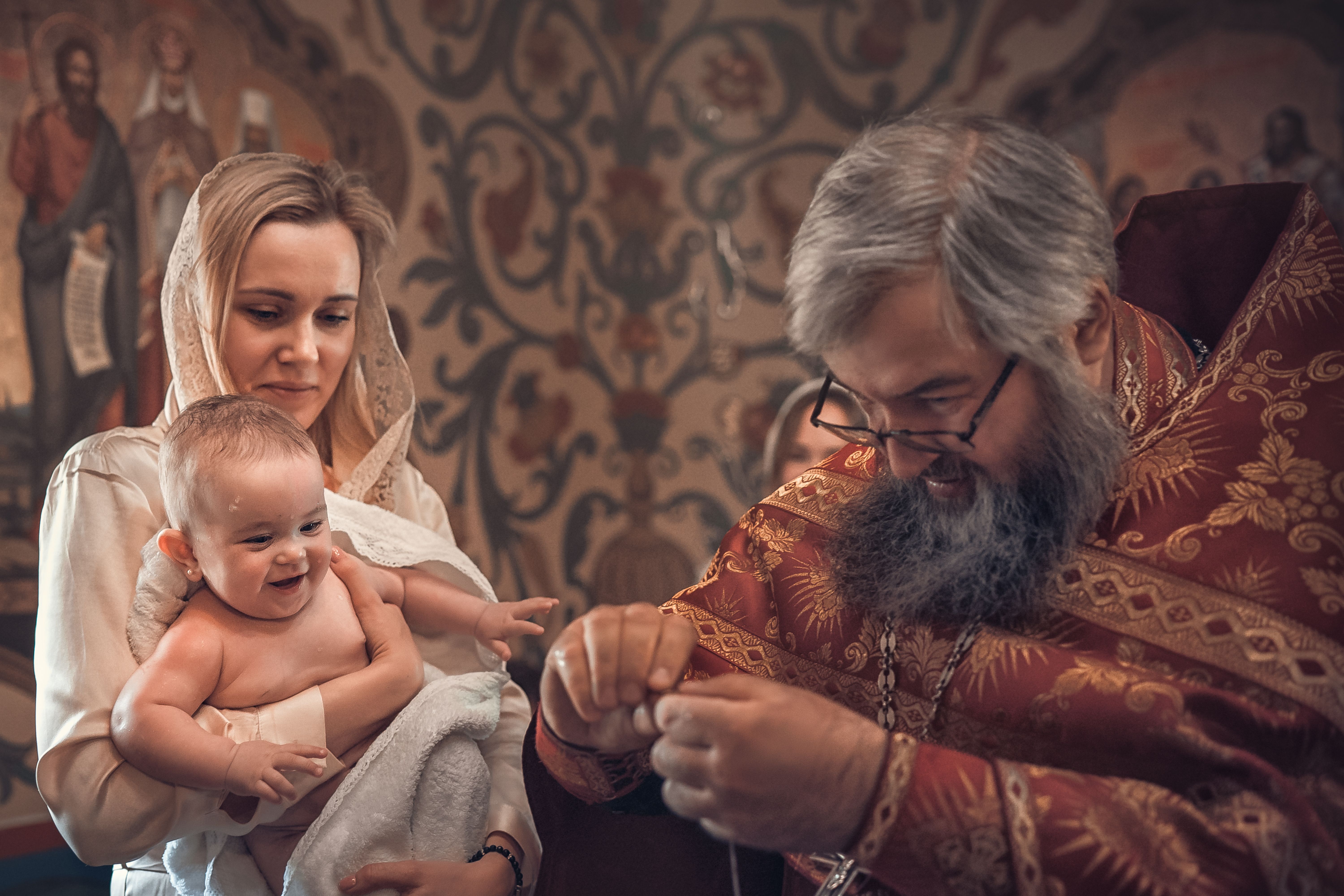 Таинство крещения в храме Живоначальной Троицы на Воробьевых горах