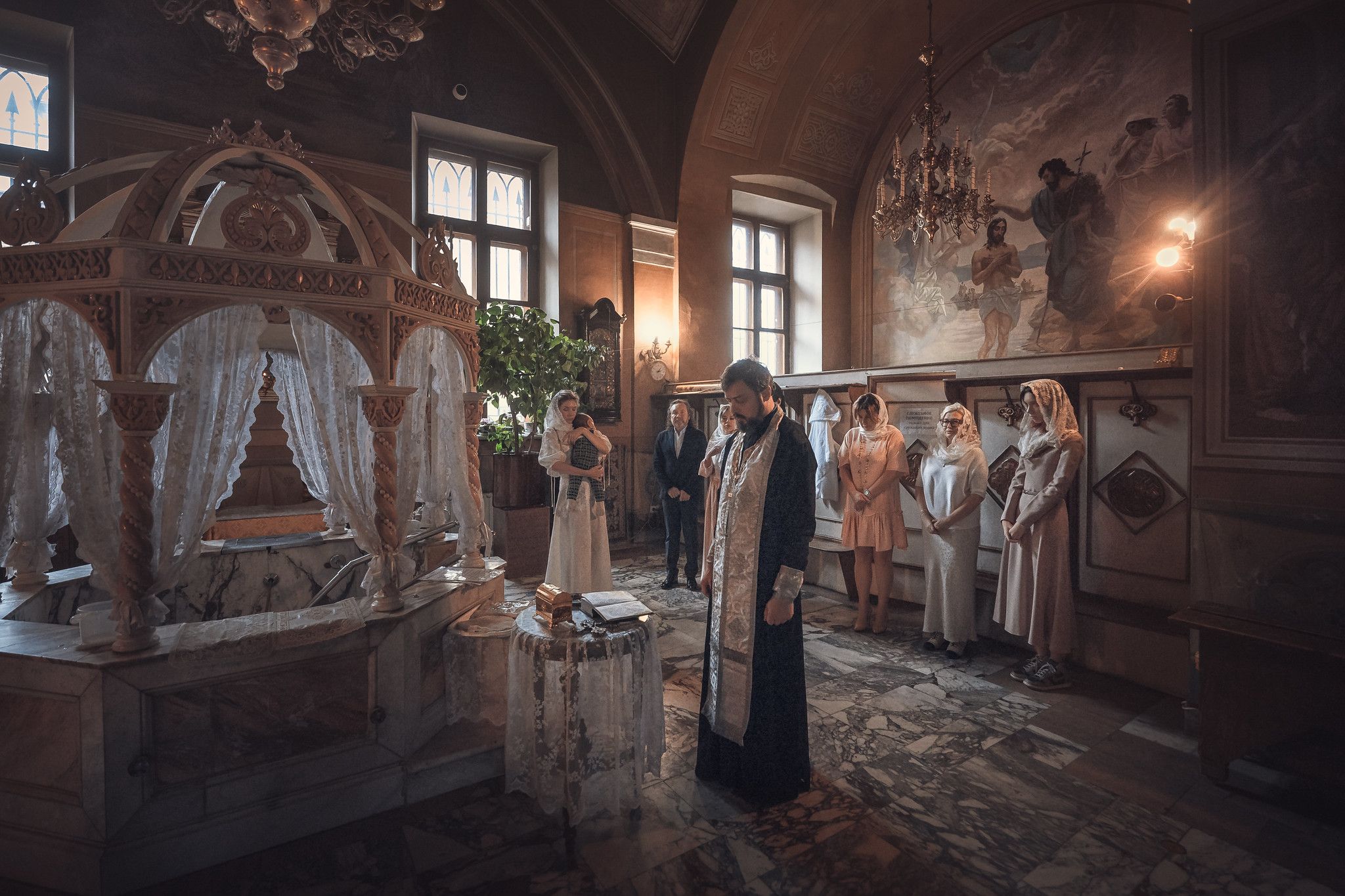 Таинство крещения в храме Воскресения Словущего в Даниловской Слободе 