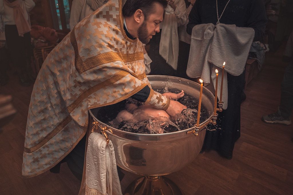 Таинство крещения в храме Александра Невского