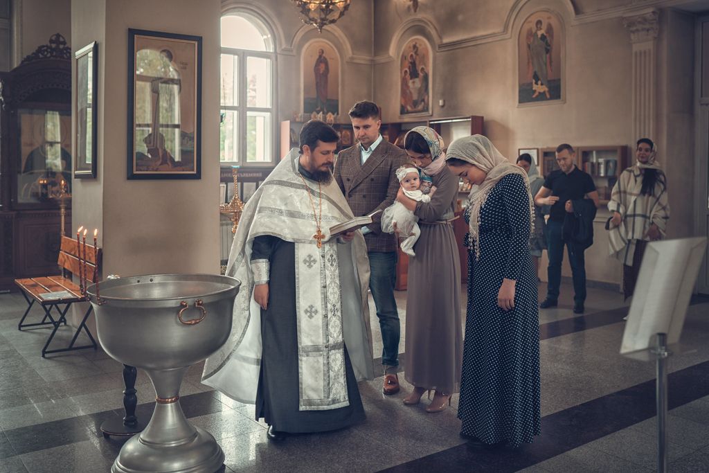 Таинство крещения в храме Иоанна Кронштадского