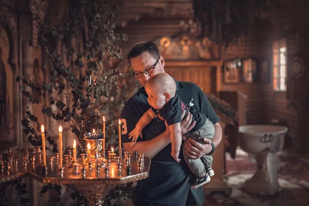 Крещение в деревянном храме