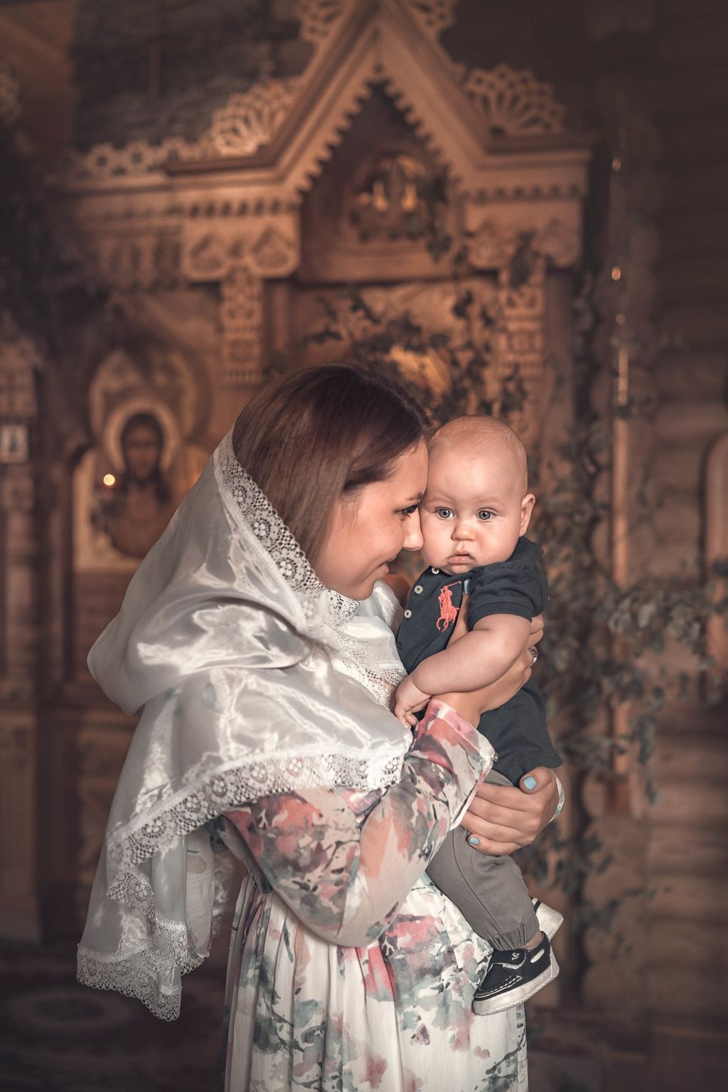 Крещение в деревянном храме