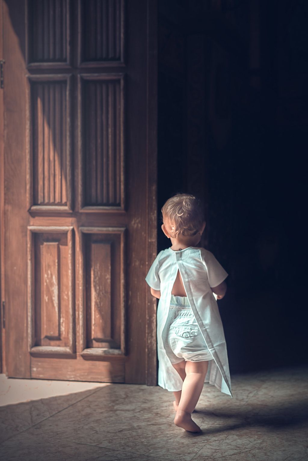 Случайные ситуационные фотографии на съёмке таинства крещения и венчания