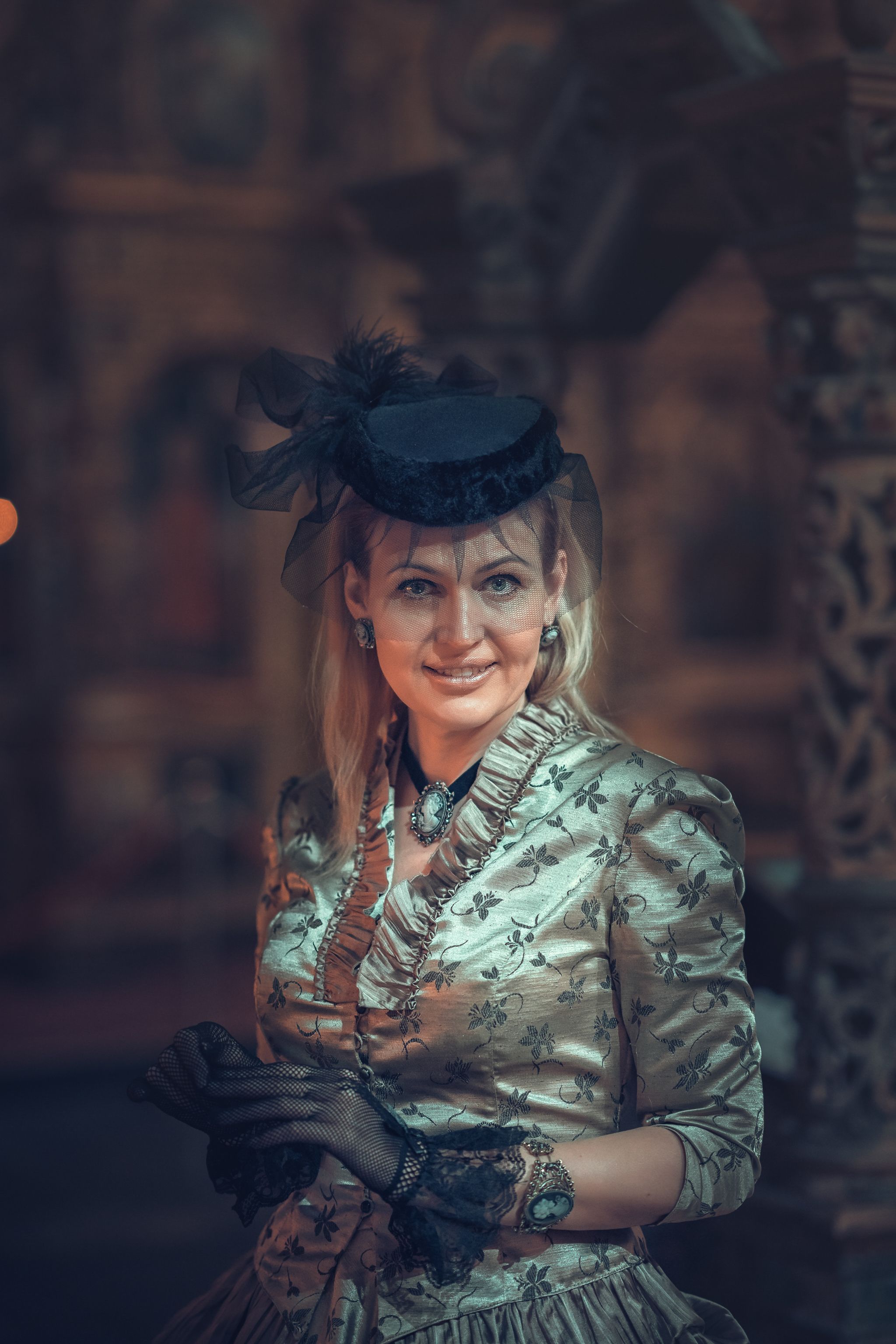 Женщина в церкви