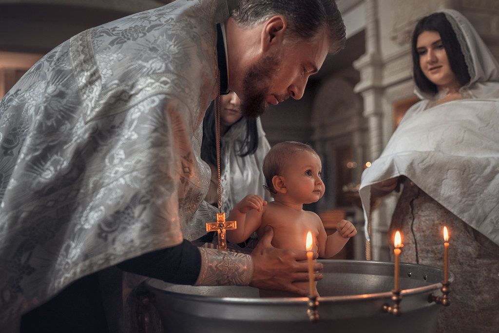 Крещение в Старо-Покровском храме проводит отец Михаил Владимиров