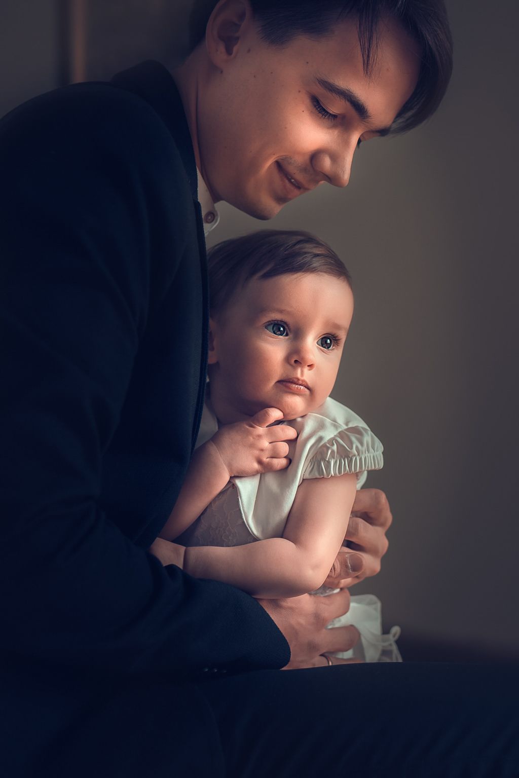 Случайные ситуационные фотографии на съёмке таинства крещения и венчания