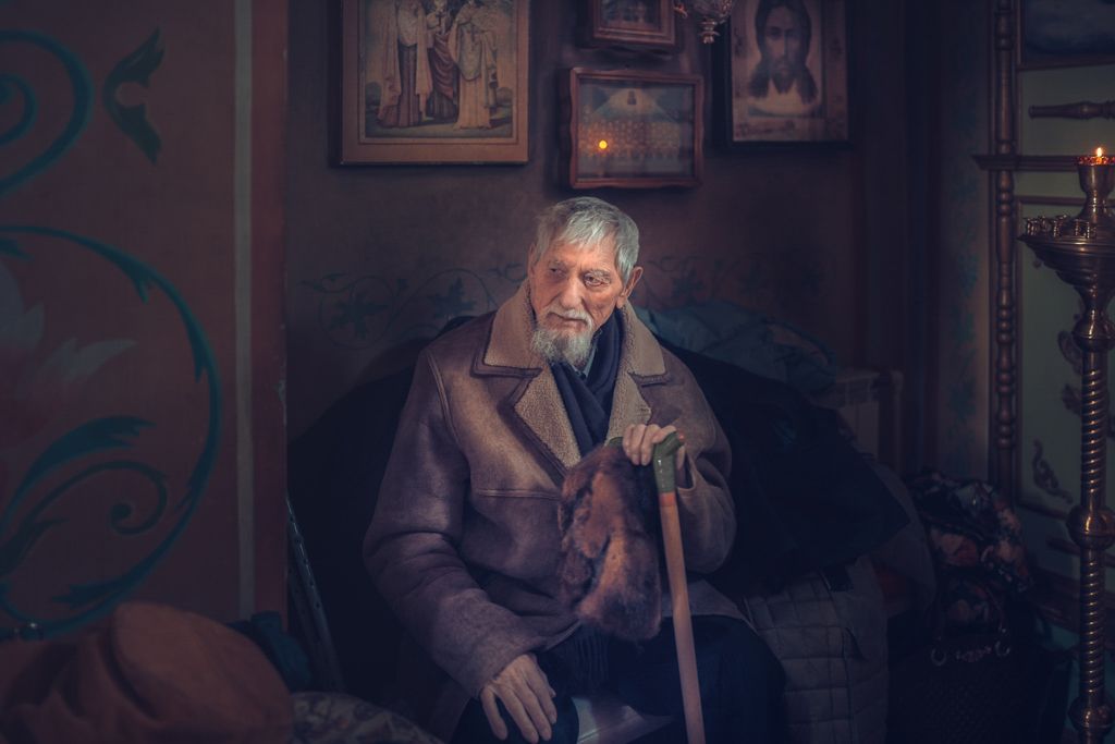 Случайные ситуационные фотографии на съёмке таинства крещения и венчания